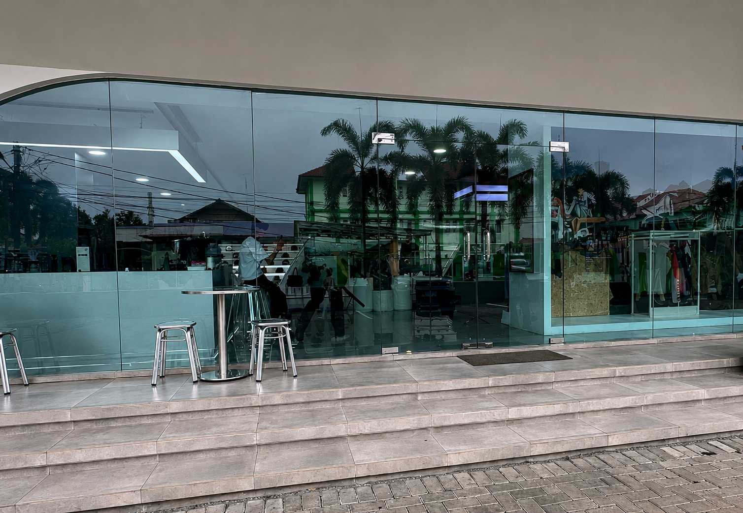 Pasang Kaca Film Ilumi Nano 20% untuk Gedung di Serang Banten by 3M Autofilm Serang