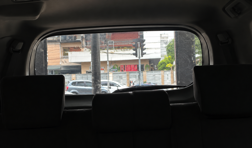 Tampilan Dalam 3M Ceramic IM 80% di Kaca Belakang